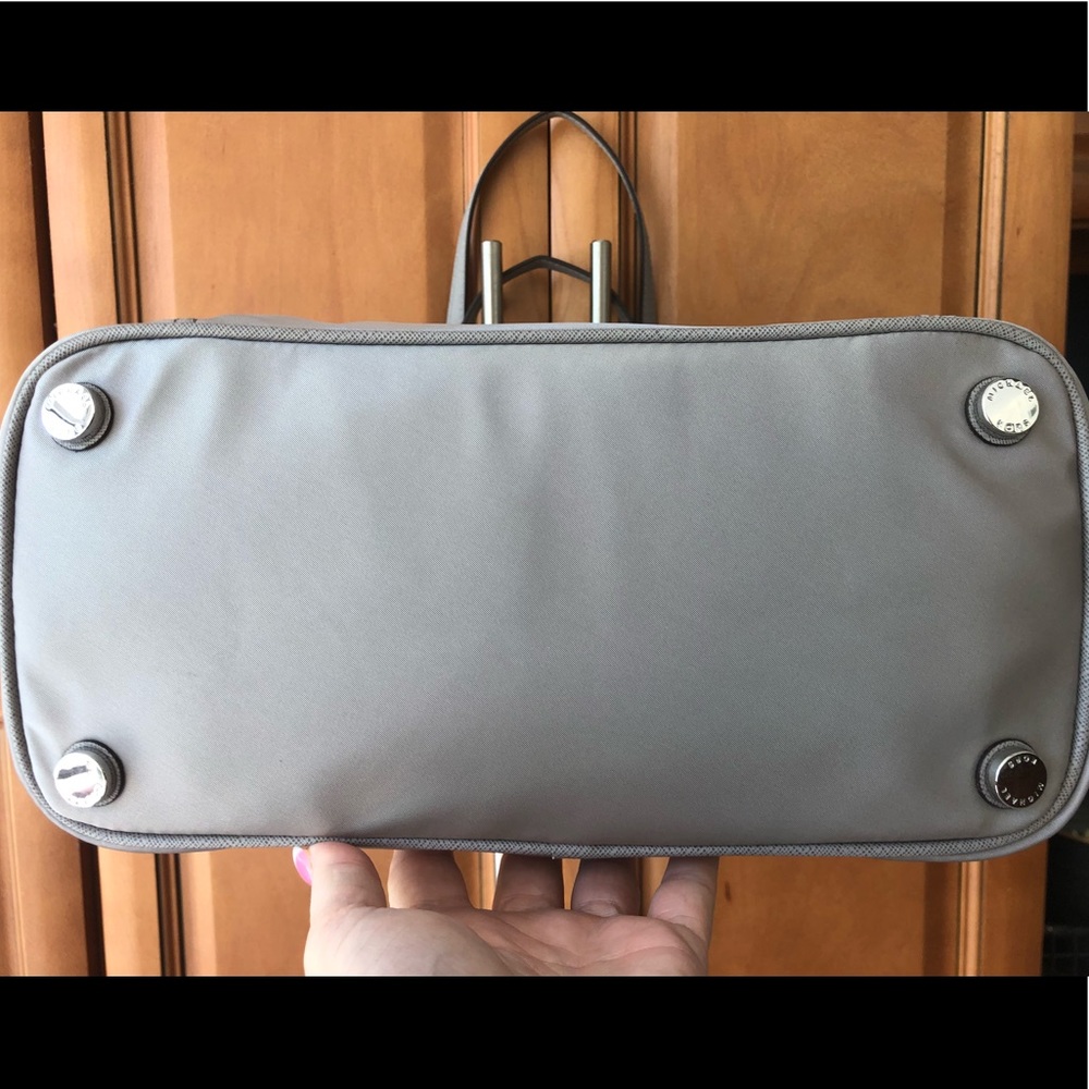 SOLD!!! NWT Michael Kors Jet Set Grey Lg Pocket MF - Picture 3 of 8